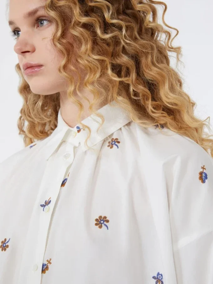 Chemise en popeline avec broderies, blanche Chemise en popeline avec broderies, blanche
