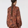 Chemise en soie imprimée à la coupe ample, couleur terre cuite