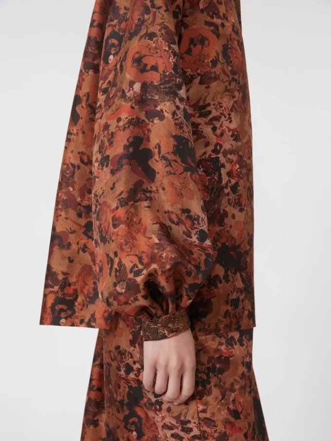Chemise en soie imprimée à la coupe ample, couleur terre cuite