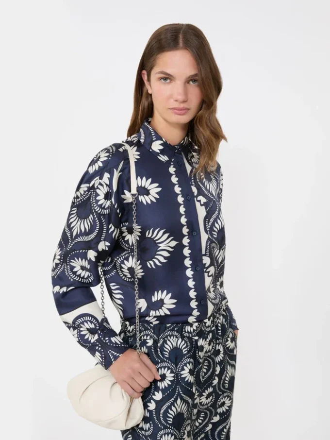 Chemise en soie imprimée à motif patchwork, bleu marine