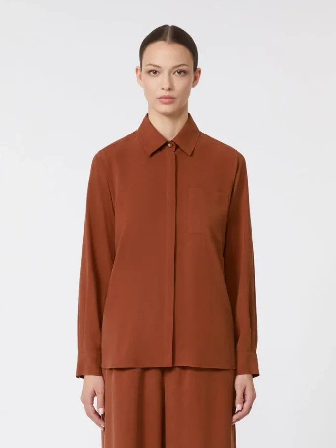 Chemise en toile de soie, couleur terre cuite Chemise en toile de soie, couleur terre cuite