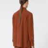 Chemise en toile de soie, couleur terre cuite Chemise en toile de soie, couleur terre cuite