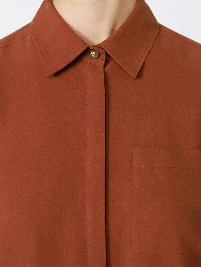 Chemise en toile de soie, couleur terre cuite Chemise en toile de soie, couleur terre cuite