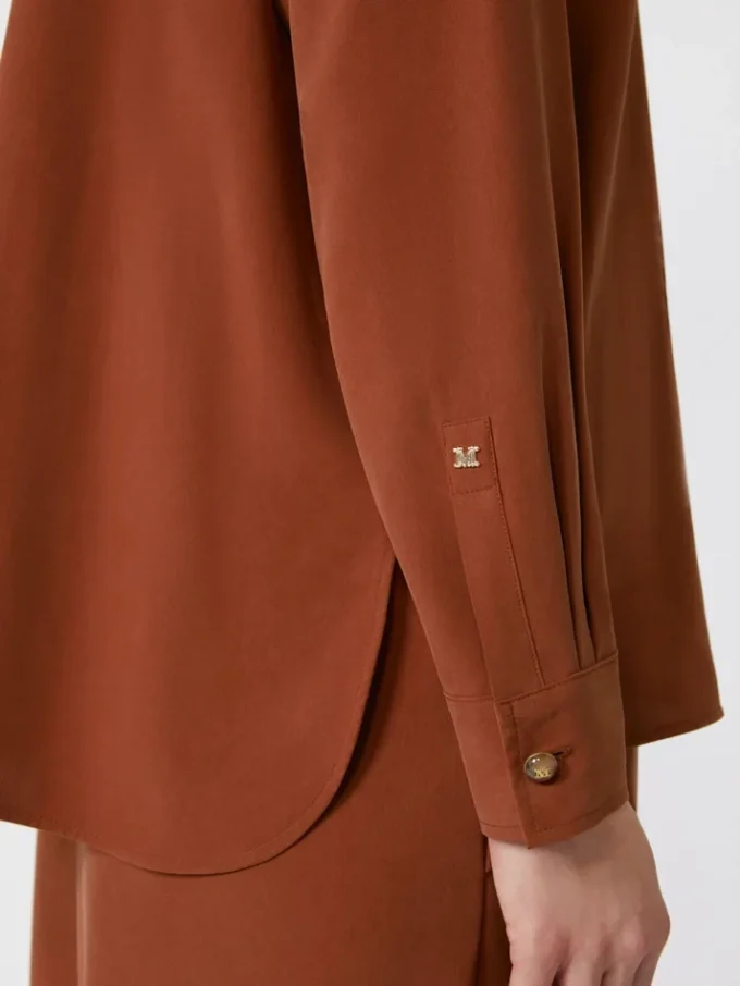 Chemise en toile de soie, couleur terre cuite Chemise en toile de soie, couleur terre cuite