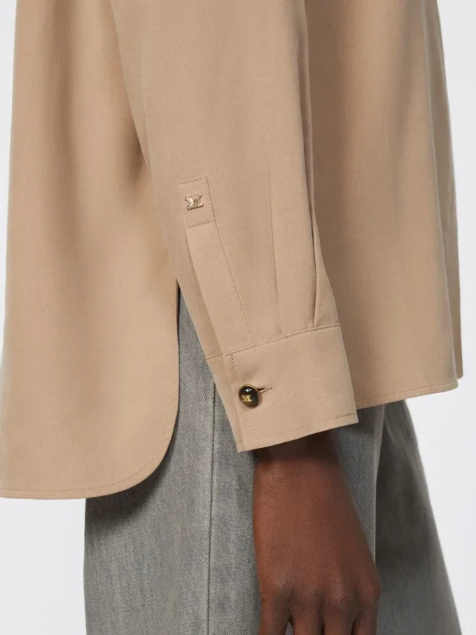 Chemise en toile de soie, marron noisette Chemise en toile de soie, marron noisette