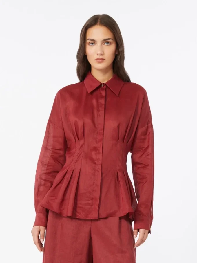 Chemise à manches longues en toile de ramie, rouge brique Chemise à manches longues en toile de ramie, rouge brique