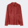 Chemise à manches longues en toile de ramie, rouge brique Chemise à manches longues en toile de ramie, rouge brique