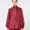 Chemise à nœud papillon en soie imprimée, rouge Chemise à nœud papillon en soie imprimée, rouge