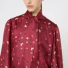 Chemise à nœud papillon en soie imprimée, rouge Chemise à nœud papillon en soie imprimée, rouge