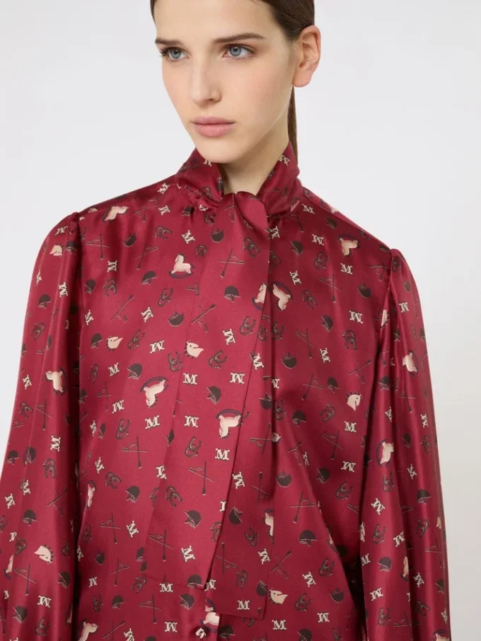 Chemise à nœud papillon en soie imprimée, rouge Chemise à nœud papillon en soie imprimée, rouge