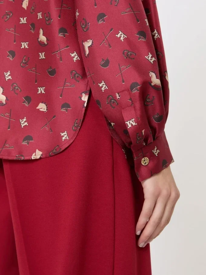 Chemise à nœud papillon en soie imprimée, rouge Chemise à nœud papillon en soie imprimée, rouge