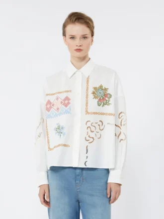 Chemisier en coton avec dentelle et broderies, blanc