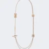 Collier long avec détails monogramme, ivoire Collier long avec détails monogramme, ivoire