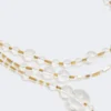 Collier à plusieurs rangs en métal et verre, blanc optique Collier à plusieurs rangs en métal et verre, blanc optique