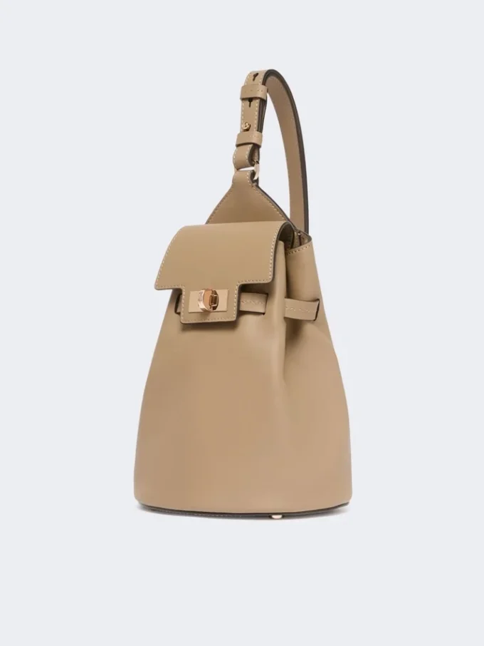 Cuir, sac à dos Margaux à bandoulière, couleur boue Cuir, sac à dos Margaux à bandoulière, couleur boue