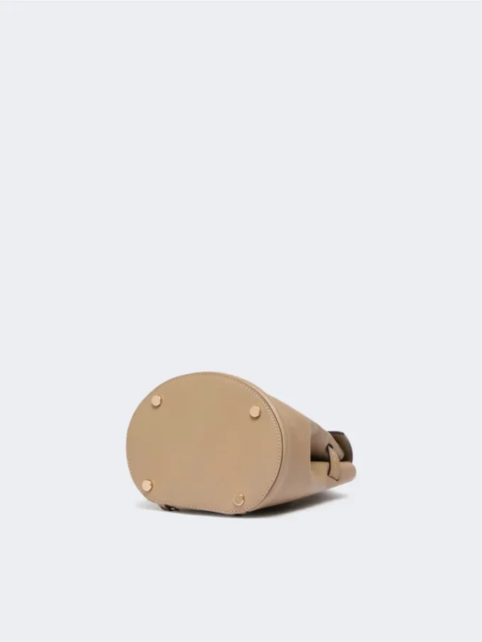 Cuir, sac à dos Margaux à bandoulière, couleur boue Cuir, sac à dos Margaux à bandoulière, couleur boue
