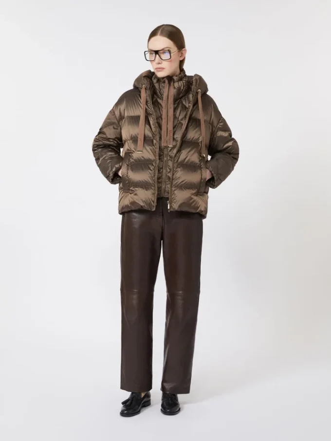 Doudoune en toile déperlante avec ceinture, marron noisette Doudoune en toile déperlante avec ceinture, marron noisette