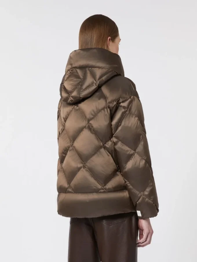 Doudoune en toile déperlante avec ceinture, marron noisette Doudoune en toile déperlante avec ceinture, marron noisette