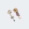 Ensemble avec détails en forme de fleurs et de cristaux, doré Ensemble avec détails en forme de fleurs et de cristaux, doré