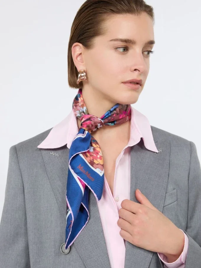 Foulard en soie imprimé, bleu nuit Foulard en soie imprimé, bleu nuit
