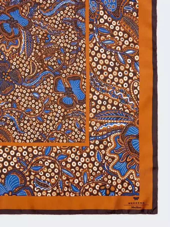 Foulard en soie imprimé, brun noisette Foulard en soie imprimé, brun noisette