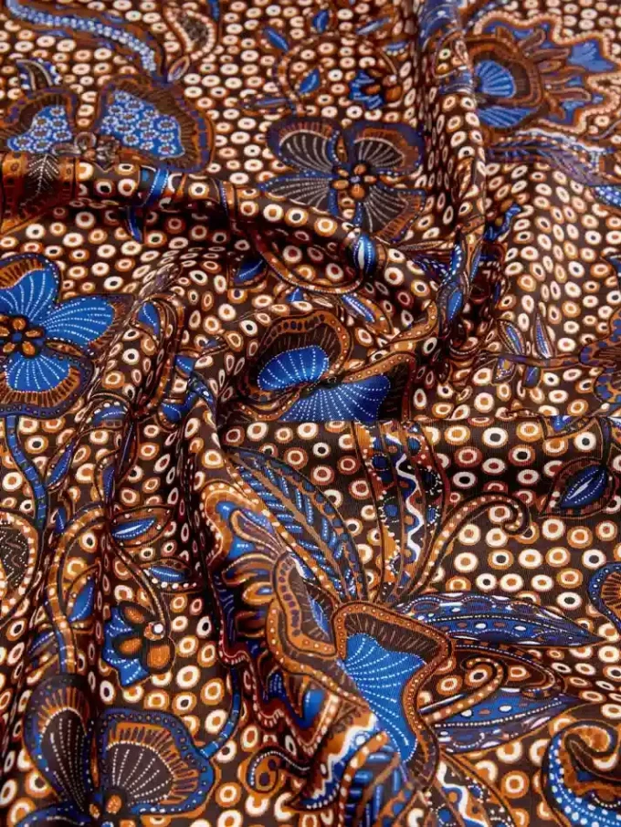 Foulard en soie imprimé, brun noisette Foulard en soie imprimé, brun noisette