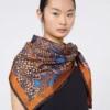 Foulard en soie imprimé, brun noisette Foulard en soie imprimé, brun noisette