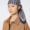 Foulard en soie imprimé, couleur boue Foulard en soie imprimé, couleur boue