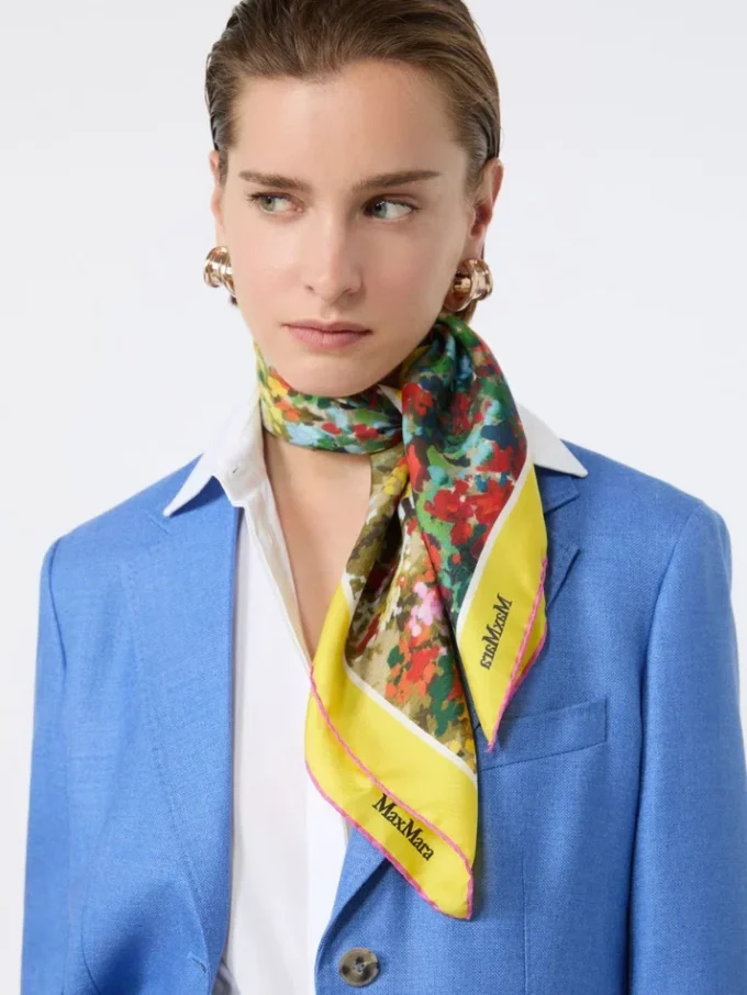 Foulard en soie imprimé, jaune pâle Foulard en soie imprimé, jaune pâle