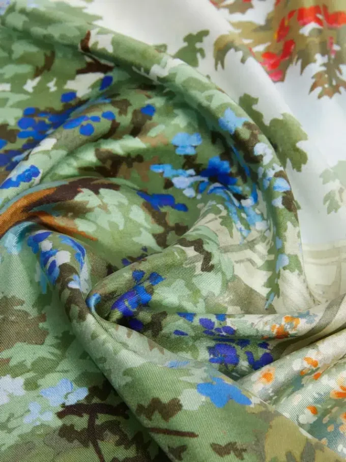 Foulard en soie imprimé, rose antique Foulard en soie imprimé, rose antique