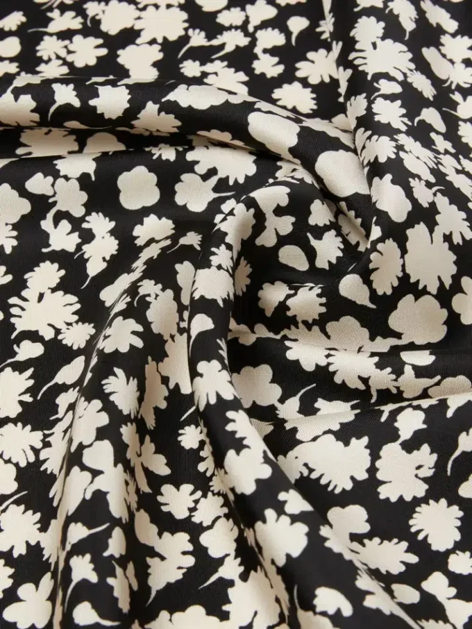 Foulard en twill de soie imprimé, noir Foulard en twill de soie imprimé, noir