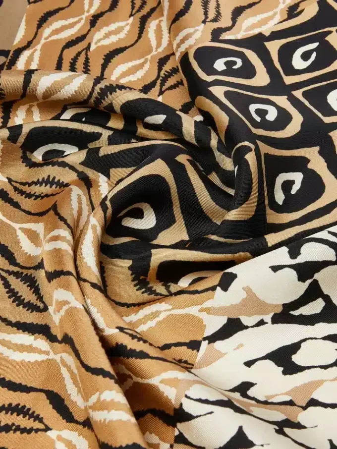 Foulard oversize en soie imprimée, beige