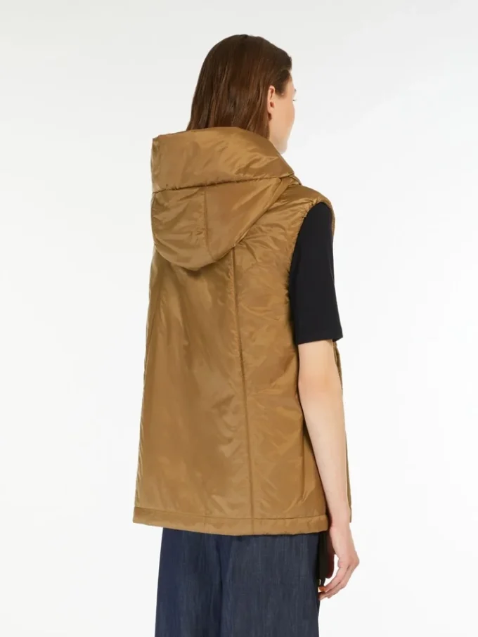 Gilet matelassé à capuche hydrofuge, couleur caramel Gilet matelassé à capuche hydrofuge, couleur caramel