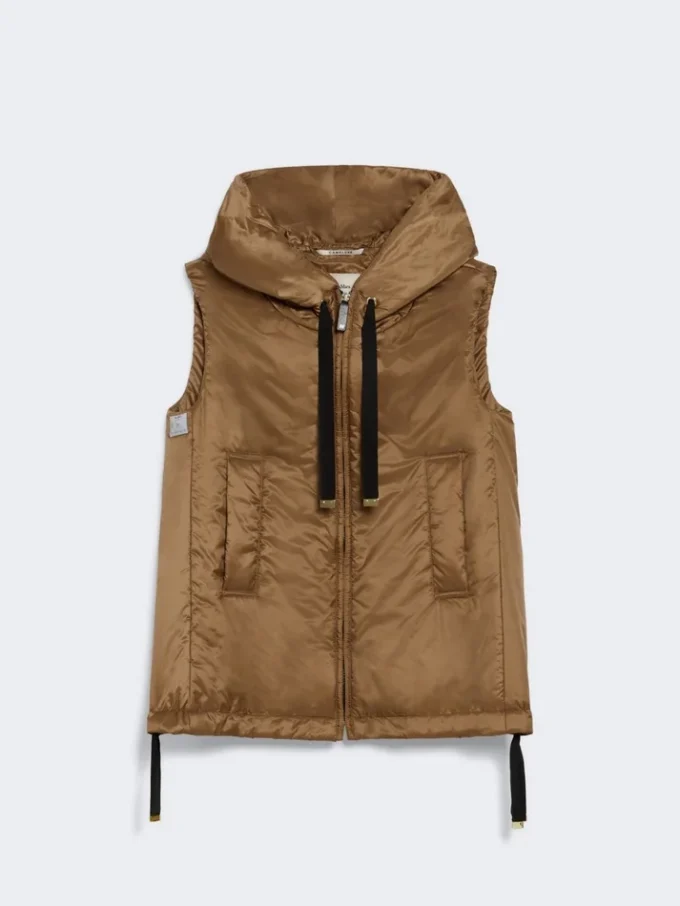 Gilet matelassé à capuche hydrofuge, couleur caramel Gilet matelassé à capuche hydrofuge, couleur caramel
