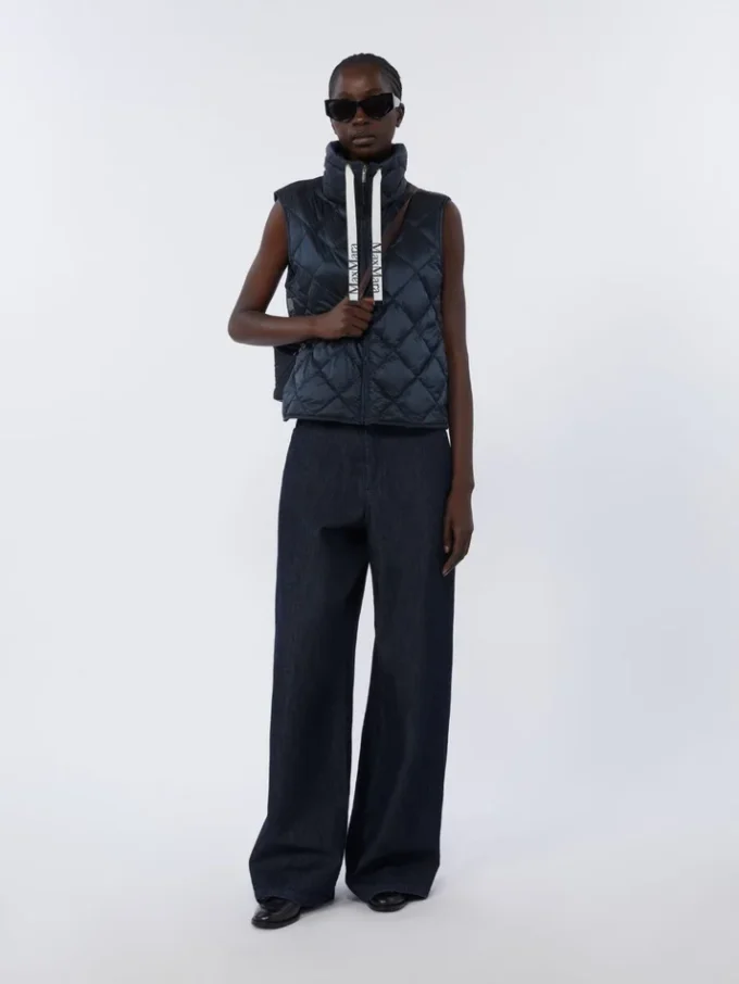 Gilet matelassé en toile de nylon hydrofuge, bleu nuit Gilet matelassé en toile de nylon hydrofuge, bleu nuit