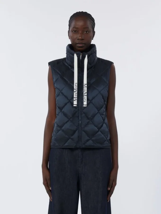 Gilet matelassé en toile de nylon hydrofuge, bleu nuit Gilet matelassé en toile de nylon hydrofuge, bleu nuit