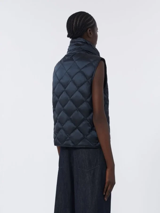 Gilet matelassé en toile de nylon hydrofuge, bleu nuit Gilet matelassé en toile de nylon hydrofuge, bleu nuit