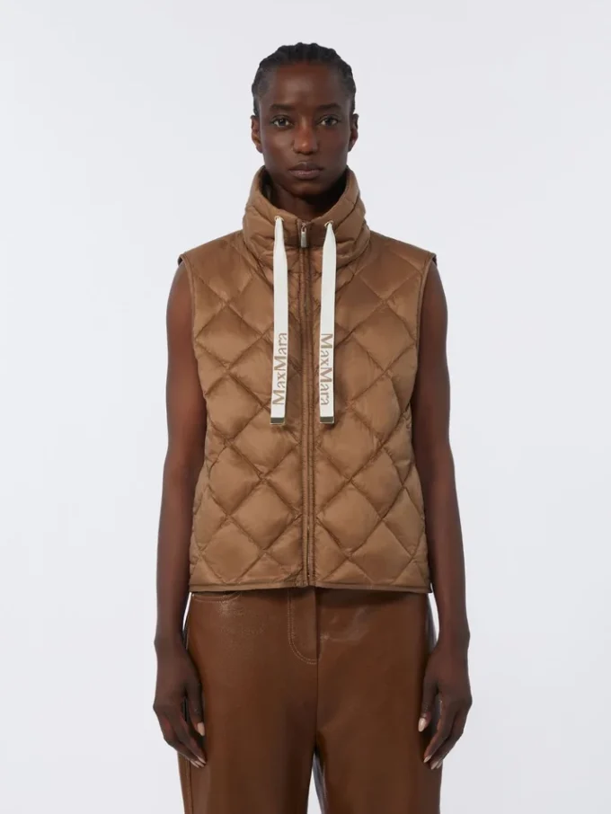 Gilet matelassé en toile de nylon hydrofuge, couleur caramel Gilet matelassé en toile de nylon hydrofuge, couleur caramel