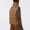 Gilet matelassé en toile de nylon hydrofuge, couleur caramel Gilet matelassé en toile de nylon hydrofuge, couleur caramel