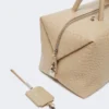 Grand sac Boston en cuir imprimé crocodile, couleur ice Grand sac Boston en cuir imprimé crocodile, couleur ice