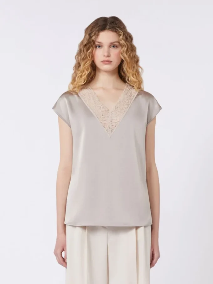 Haut féminin en satin, couleur nude Haut féminin en satin, couleur nude