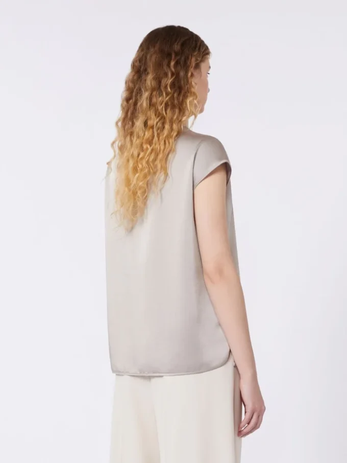 Haut féminin en satin, couleur nude Haut féminin en satin, couleur nude
