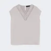 Haut féminin en satin, couleur nude Haut féminin en satin, couleur nude