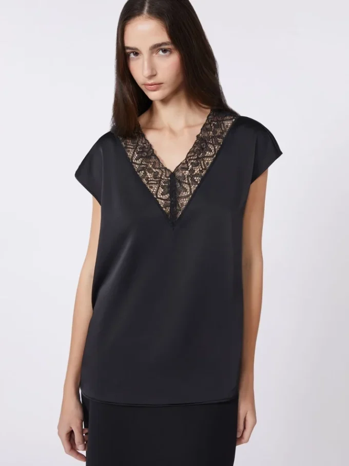 Haut féminin en satin, noir Haut féminin en satin, noir