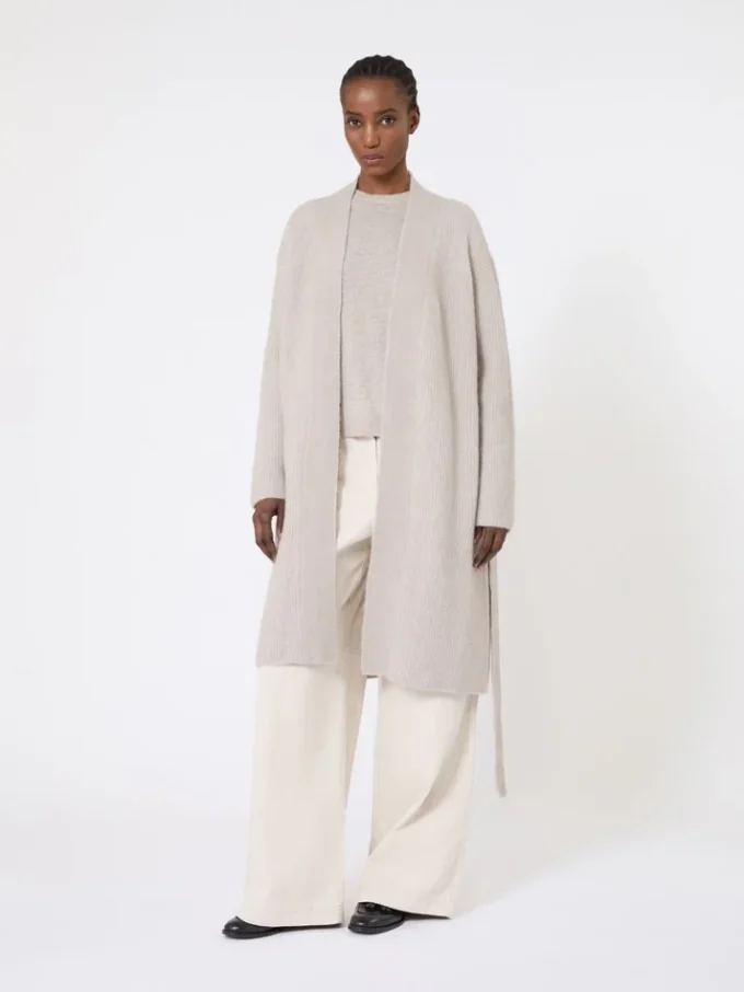 Long cardigan en alpaga et laine, couleur sable Long cardigan en alpaga et laine, couleur sable