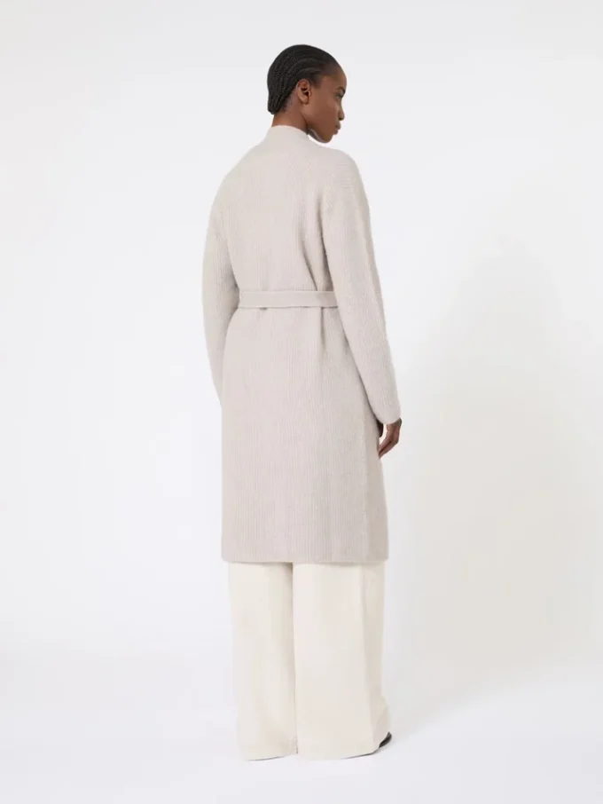 Long cardigan en alpaga et laine, couleur sable Long cardigan en alpaga et laine, couleur sable