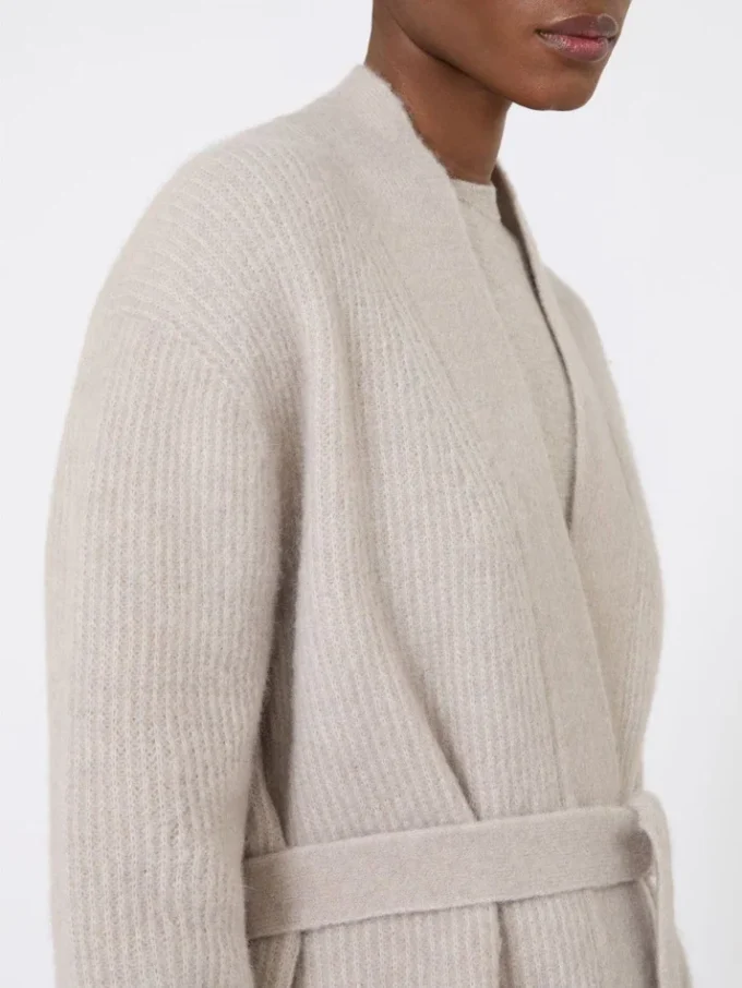 Long cardigan en alpaga et laine, couleur sable Long cardigan en alpaga et laine, couleur sable