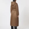 Longue parka matelassée en toile déperlante, couleur tabac Longue parka matelassée en toile déperlante, couleur tabac