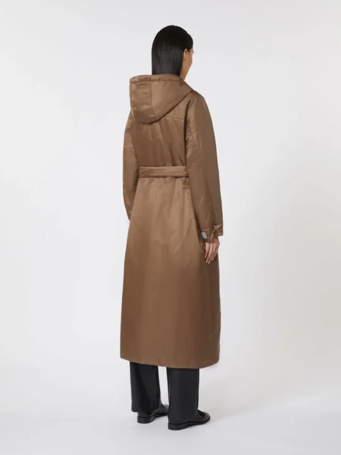 Longue parka matelassée en toile déperlante, couleur tabac Longue parka matelassée en toile déperlante, couleur tabac