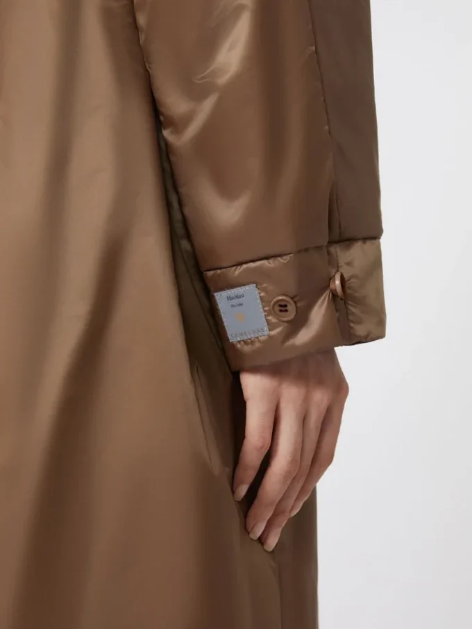 Longue parka matelassée en toile déperlante, couleur tabac Longue parka matelassée en toile déperlante, couleur tabac